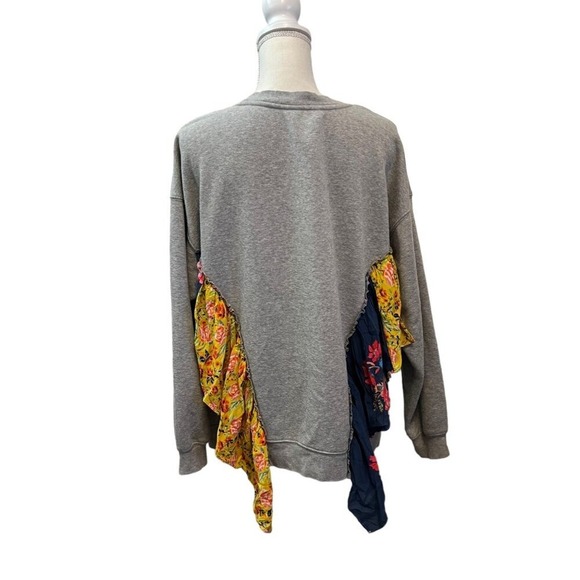 Free People She's Just‎ Cute Gray Ruffle Pullover Sweatshirt Size Medium - Picture 2 of 11